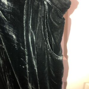 🎉🎉 SUPER CHIC BLACK VELOUR SKIRT 🎉🎉